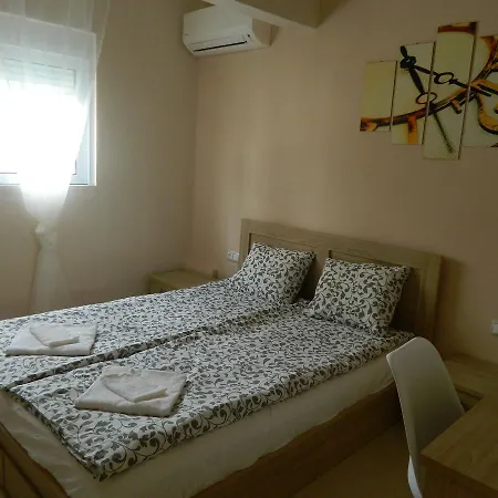 2 Bedrooms Kalithies