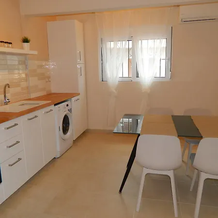 2 Bedrooms Apartment *